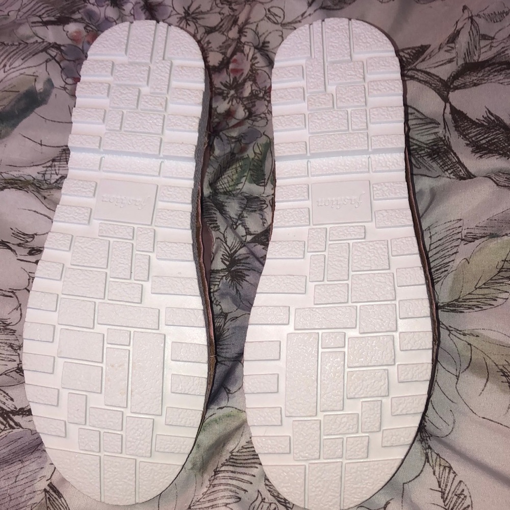 Shoes - Picture 3 of 6